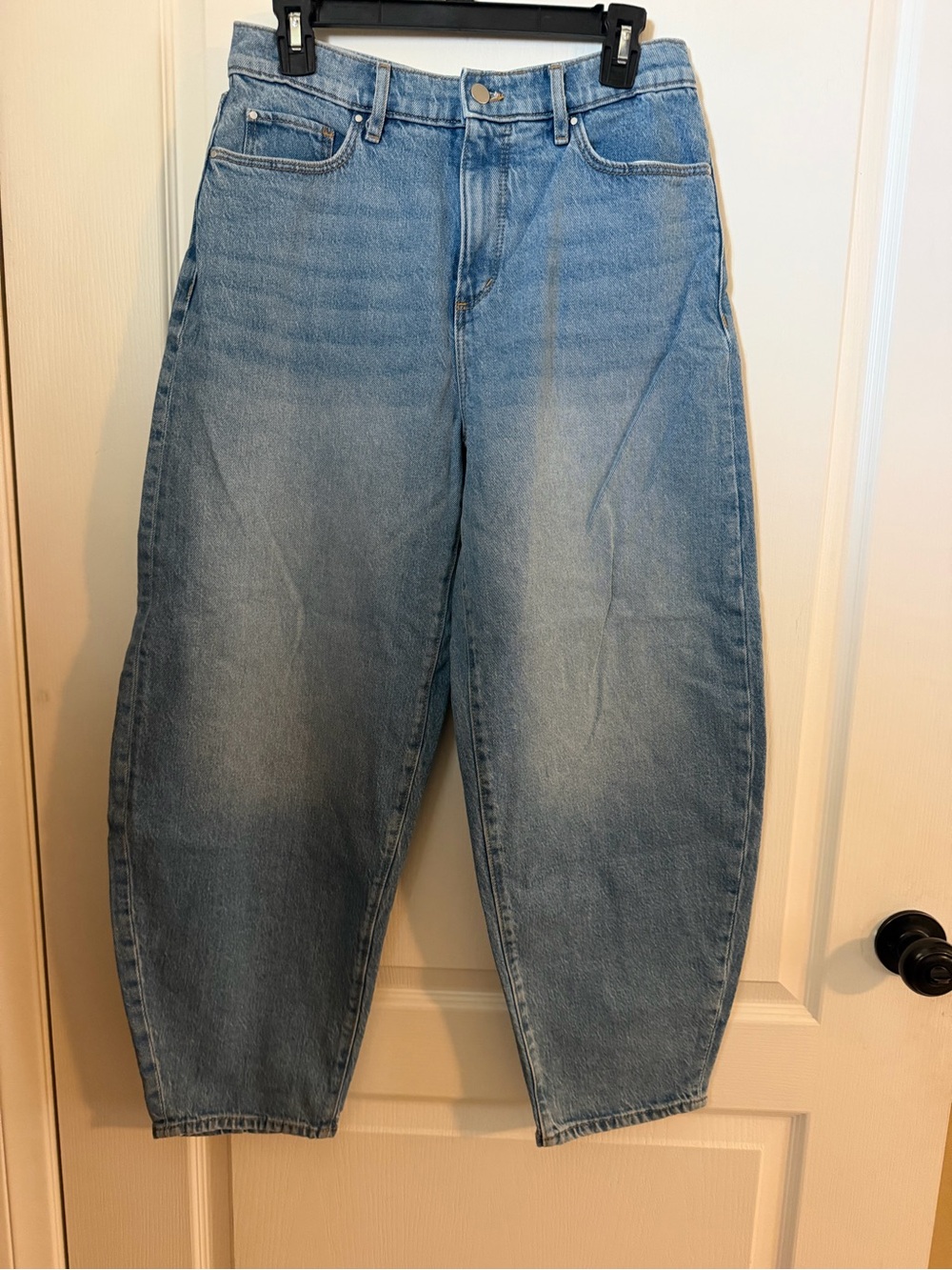 NWT Ann Taylor “The Barrel Jean” High Rise Medium Light Wash Denim    Size 4